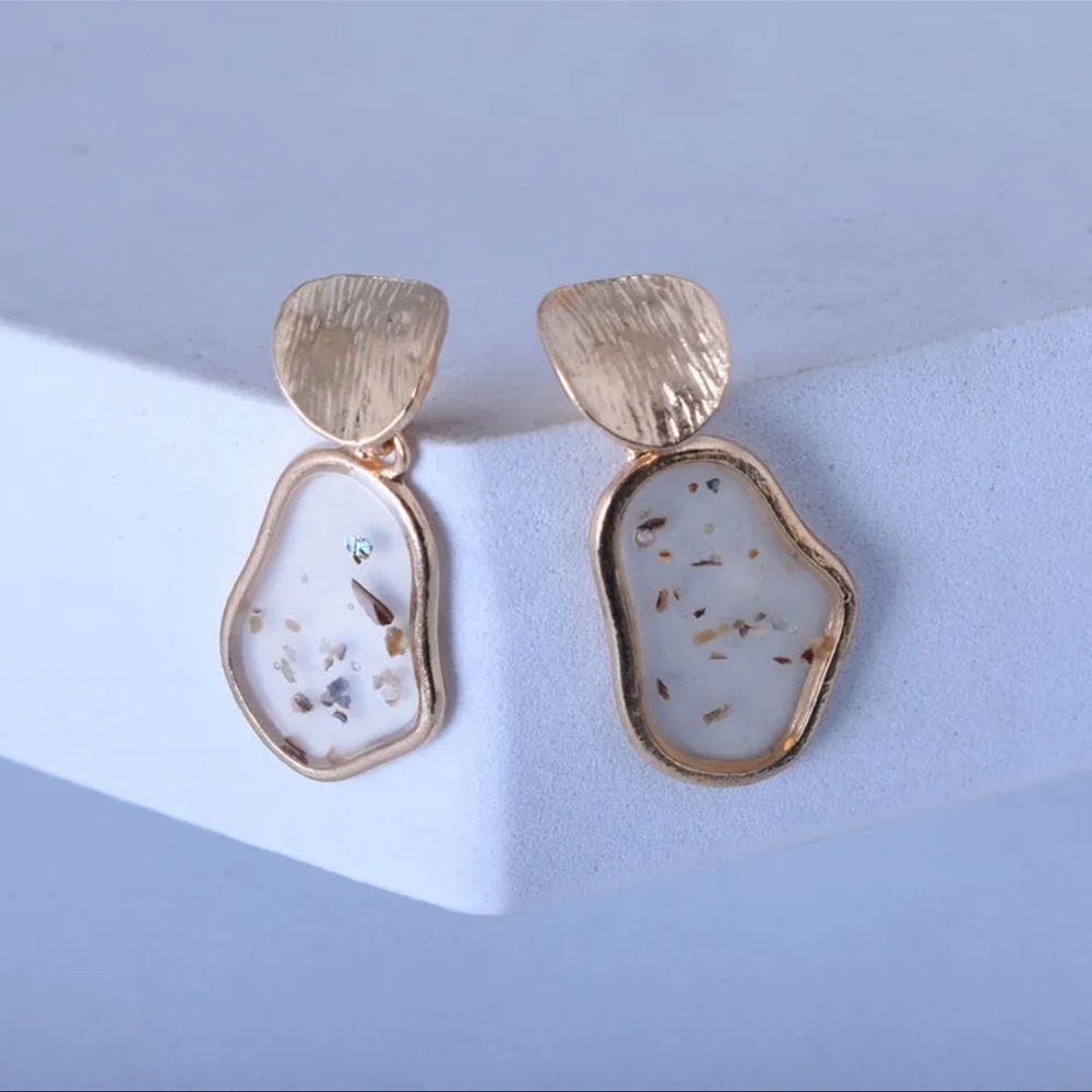 Gold Tone Simple Lightweight Organic Drop Earrings Minimalist Contemporary